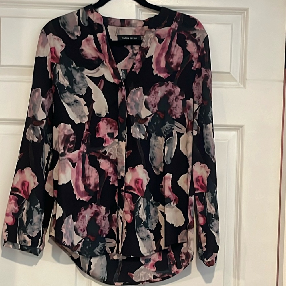 Size Medium Ivanka Trump long sleeve blouse